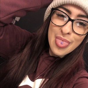 Meet your Posher, Ariona